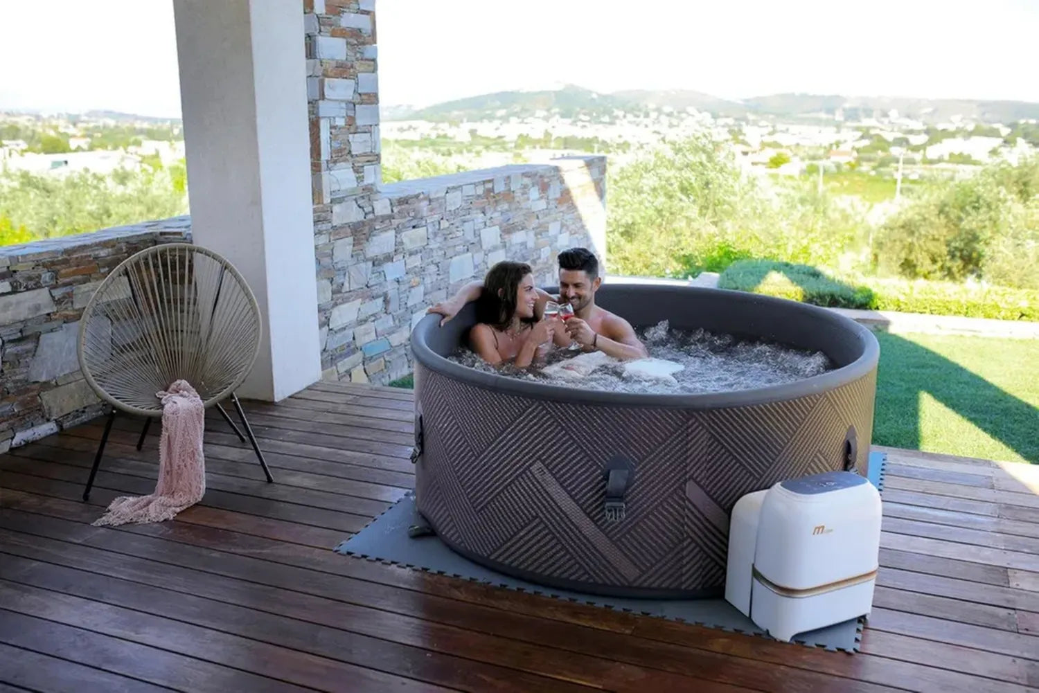 Aufblasbarer Whirlpool MSpa Mono Eco für 8 Personen, 144 Düsen, PTC-Heizung, UVC-Desinfektion, Anti-Frost, App-Steuerung, Rhino Tech 6-Schicht